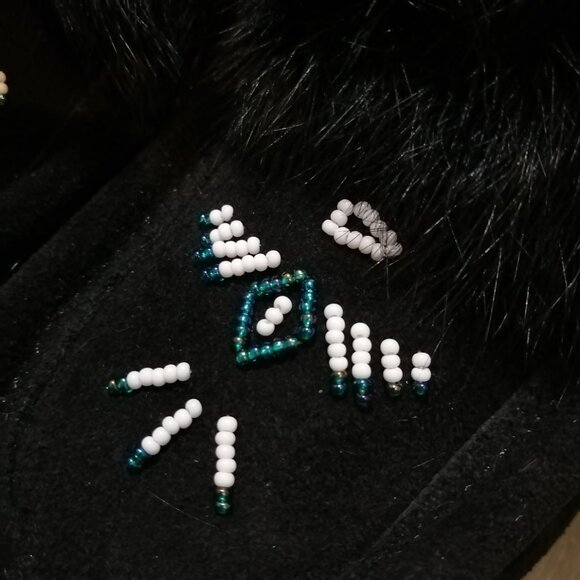 🇨🇦 Laurentian Chief Beaded Moccasin Slippers w/ Fur Trim, NIB, Made in Canada - Picture 3 of 7